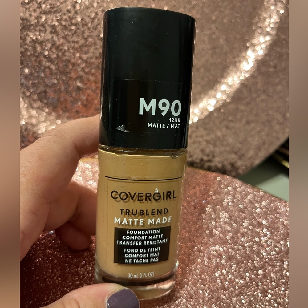 COVERGIRL TRUEBLEND MATTE M90 12‎ HR FOUNDATION